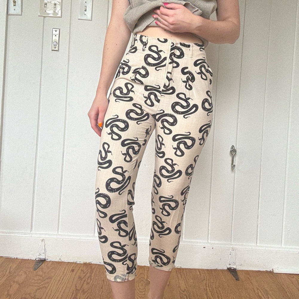Cropped snake-patterned pants - Picture 2 of 5